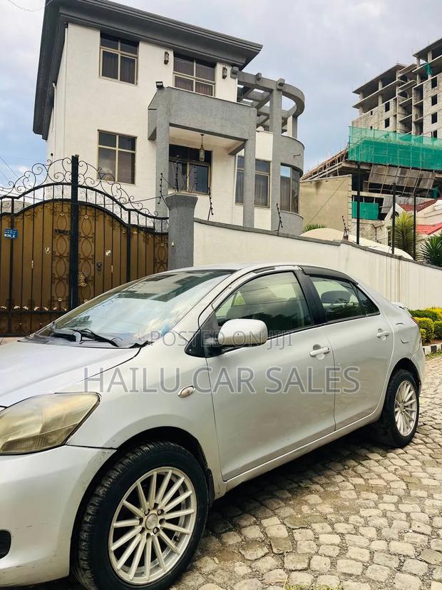 Toyota Belta 2007 Silver