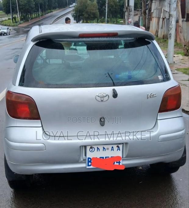 Toyota Vitz 2003 Silver
