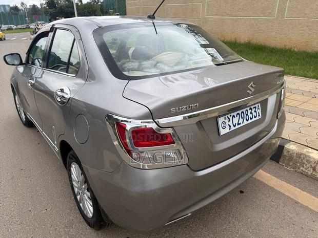 Suzuki Dzire 2022 Silver