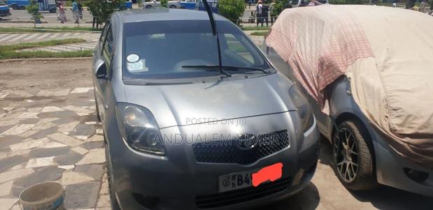 Toyota Yaris 1.0 HB T1 2007 Gray