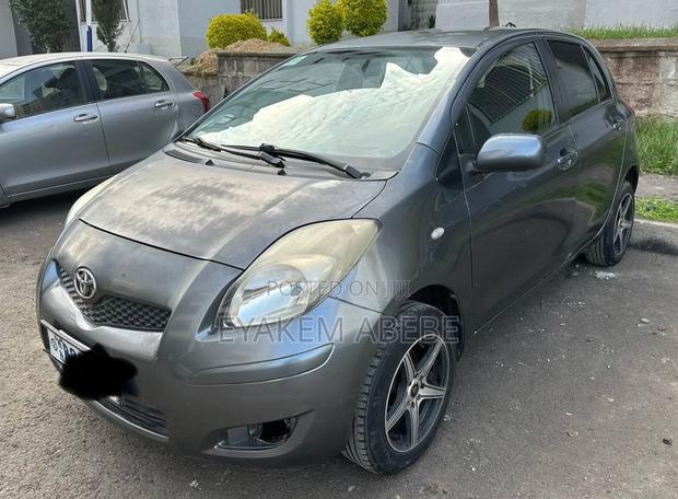 Toyota Yaris 2010 Gray