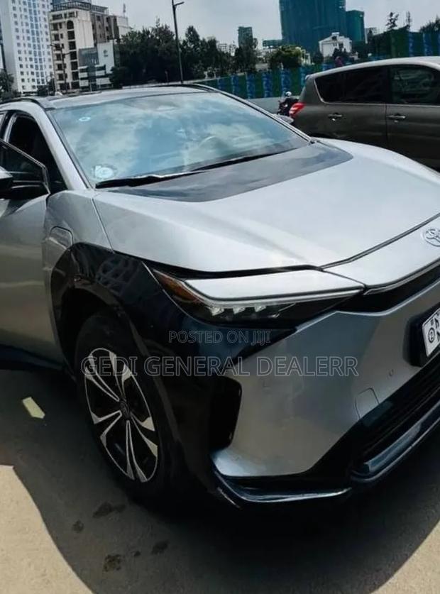 Toyota bZ4X 71.4 kWh AWD 2022 Silver