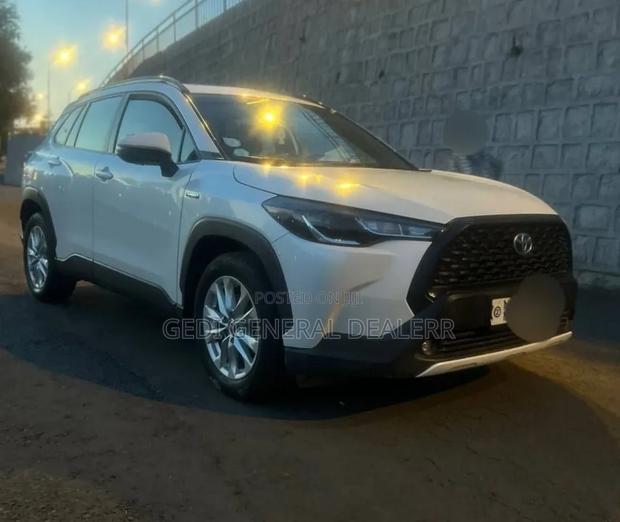 Toyota Corolla Cross 1.8 Hybrid FWD 2022 White