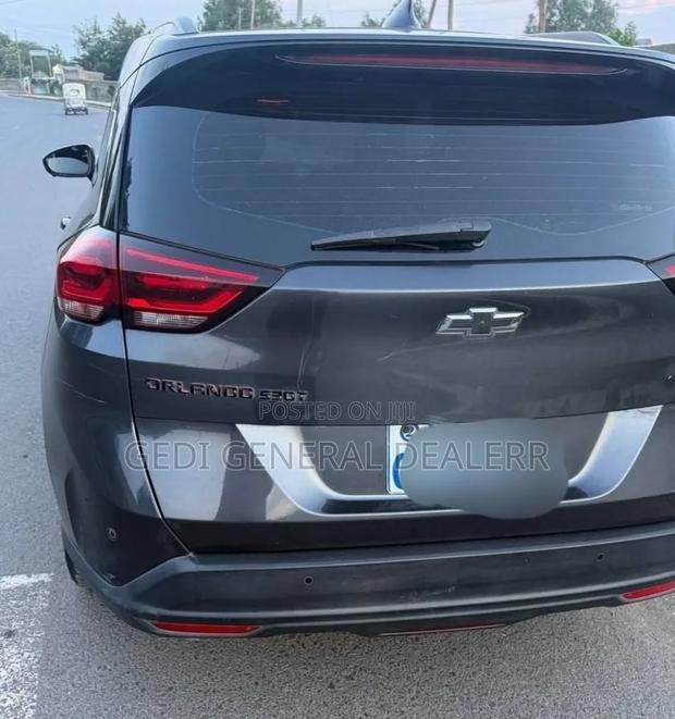 Chevrolet Orlando 2022 Gray