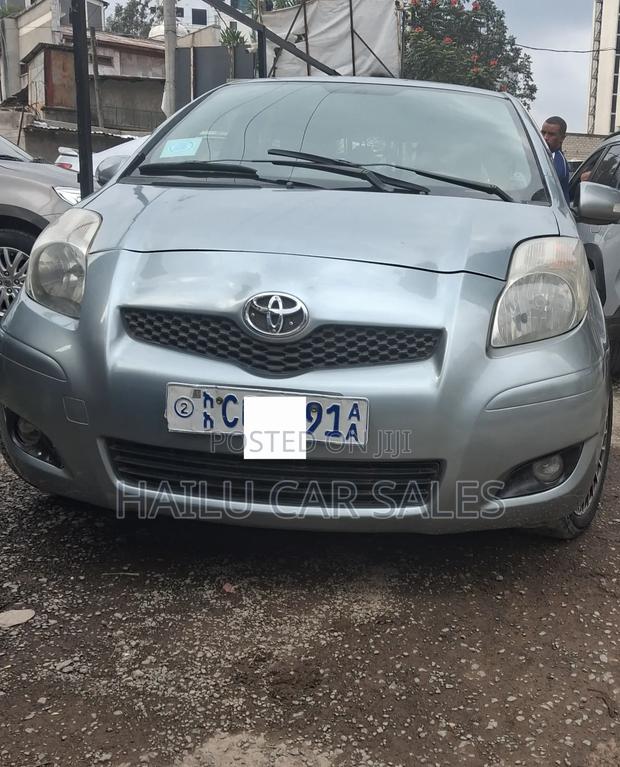 Toyota Yaris 2009 Gray