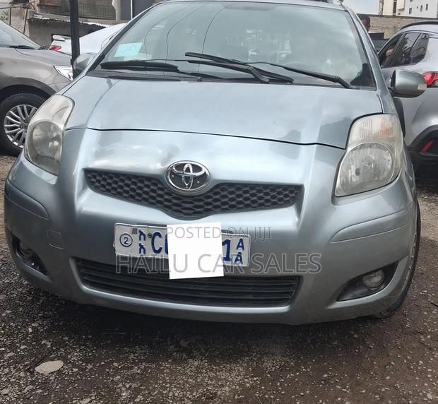 Toyota Yaris 2009 Gray