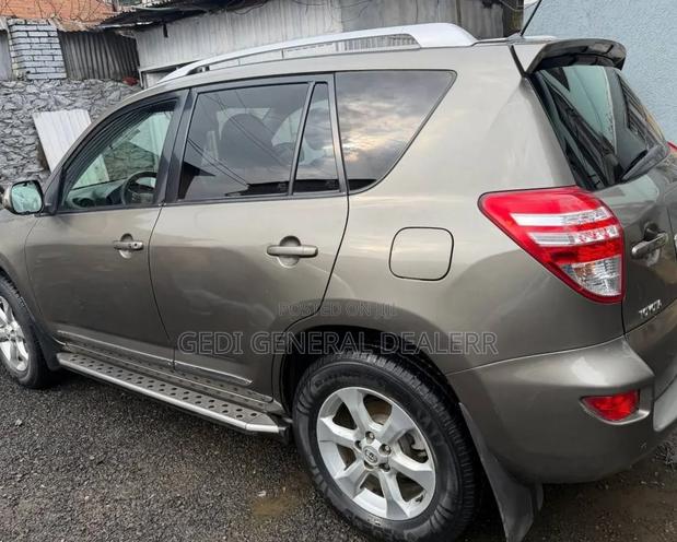 Toyota RAV4 2011 Brown