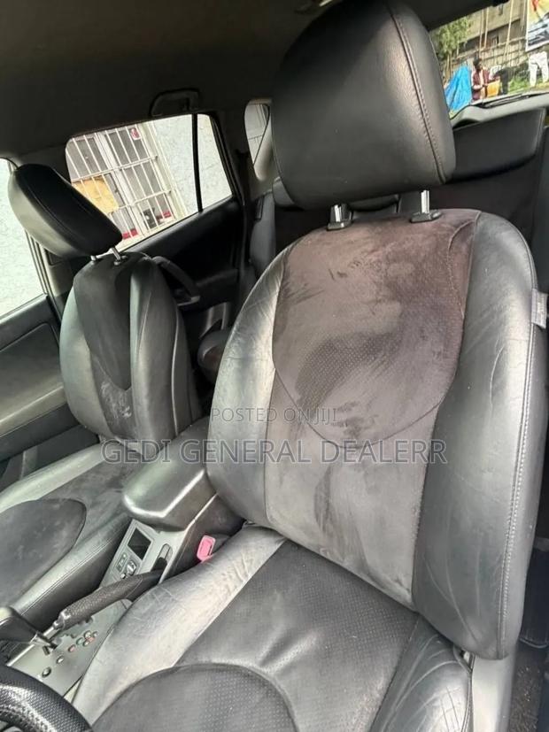 Toyota RAV4 2011 Brown