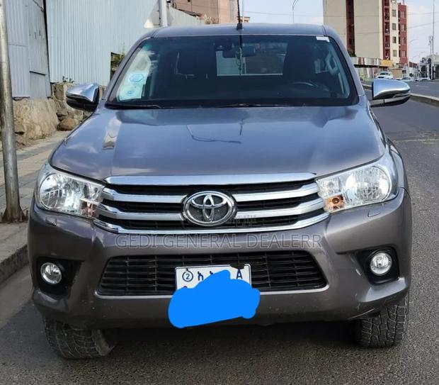 Toyota Hilux 2018 Gray