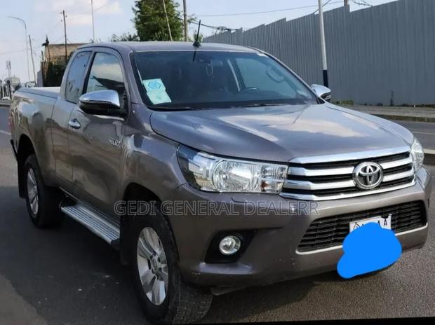 Toyota Hilux 2018 Gray