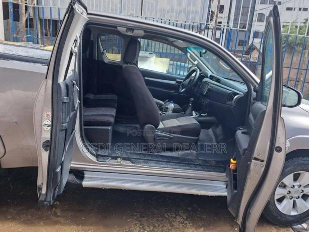 Toyota Hilux 2018 Gray