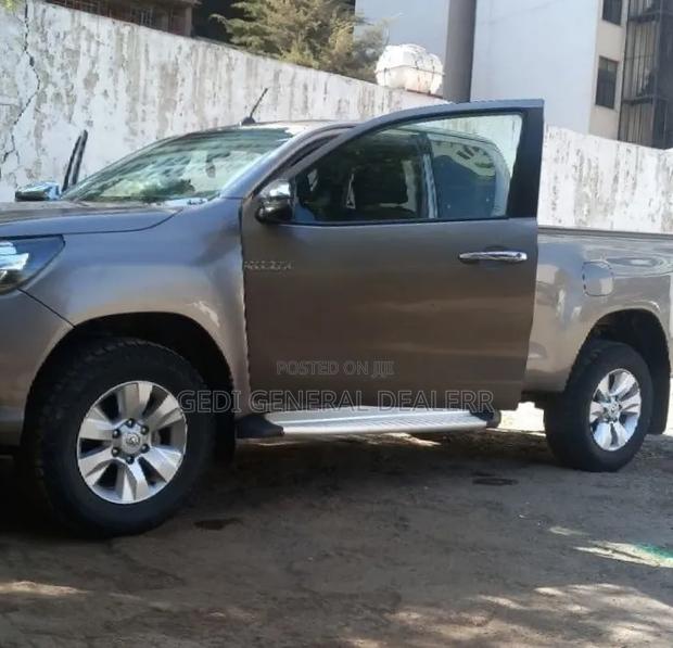Toyota Hilux 2018 Gray