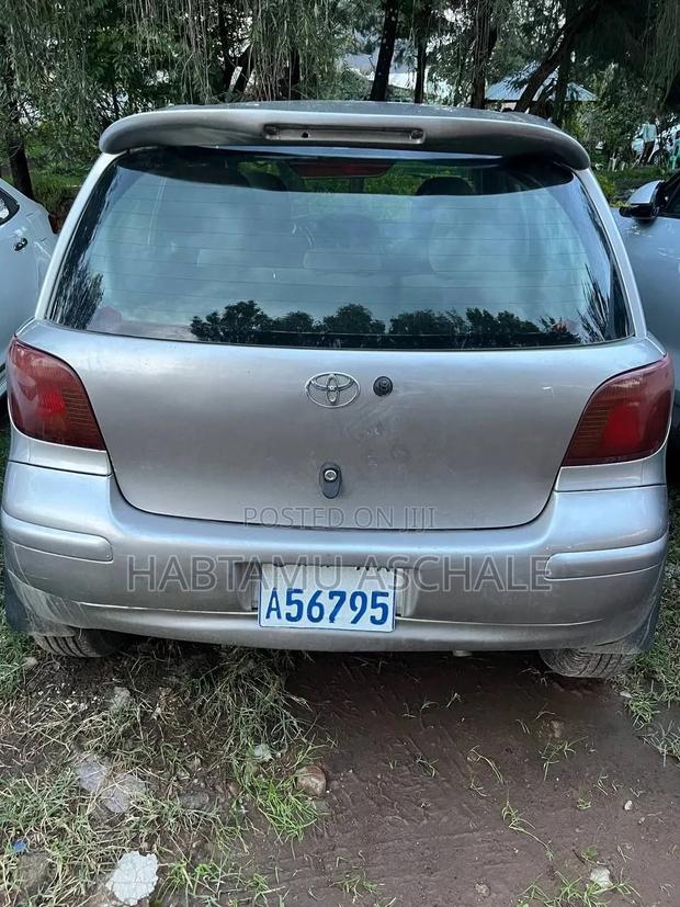 Toyota Vitz 2003 Silver