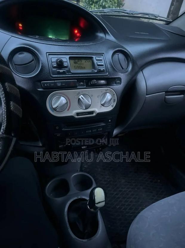 Toyota Vitz 2003 Silver