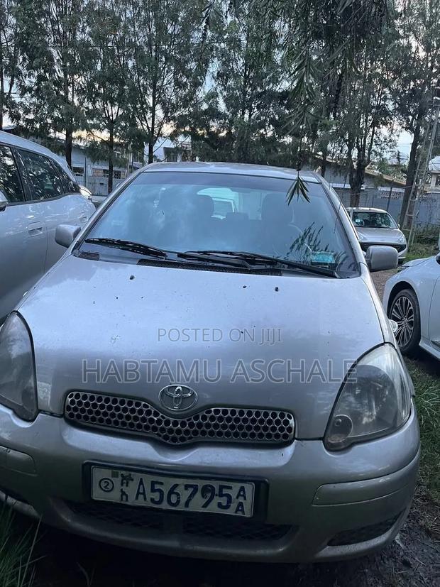 Toyota Vitz 2003 Silver