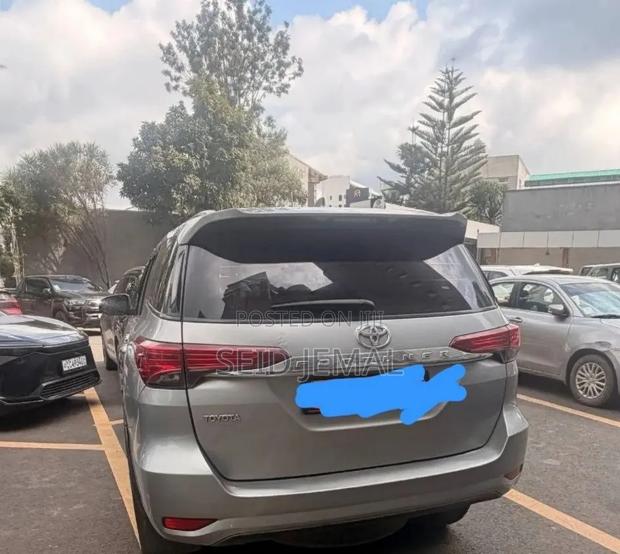 Toyota Fortuner 2016 Silver