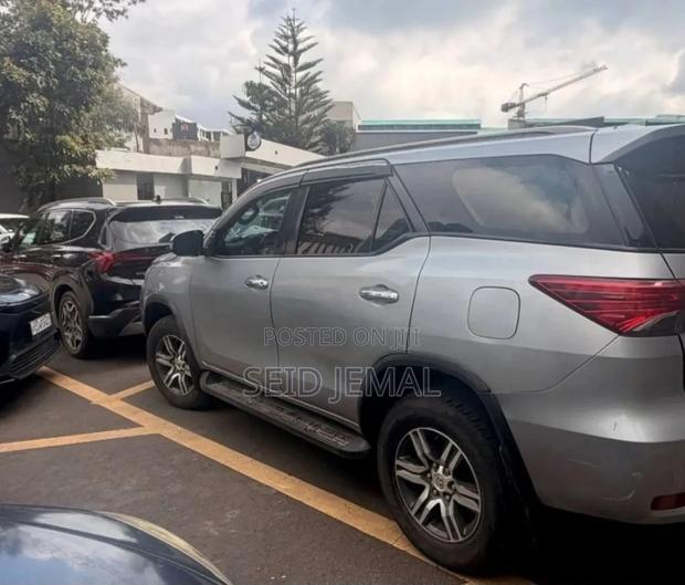 Toyota Fortuner 2016 Silver
