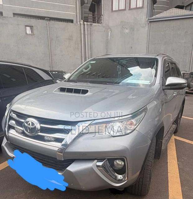 Toyota Fortuner 2016 Silver