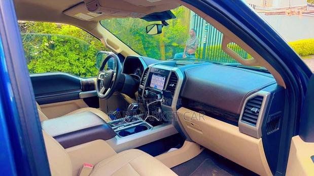 Ford F-150 Lariat 4x2 SuperCrew Cab Styleside 5.5 ft. box 145 in. WB Blue