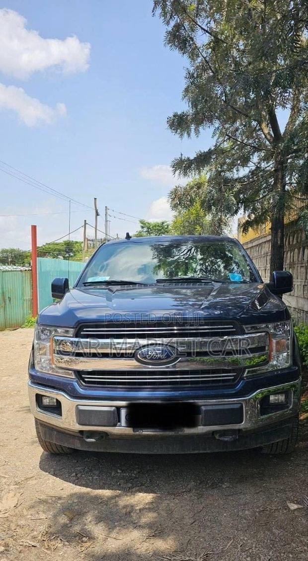 Ford F-150 Lariat 4x2 SuperCrew Cab Styleside 5.5 ft. box 145 in. WB Blue