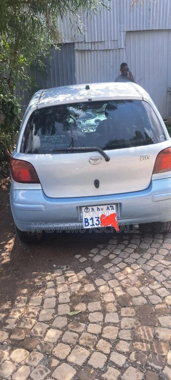 Toyota Vitz 2003 Silver