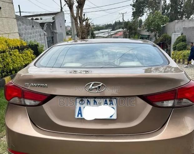 Hyundai Elantra Limited 4dr Sedan (1.8L 4cyl 6A) 2015 Brown