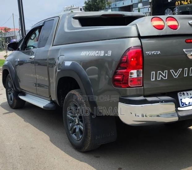 Toyota Hilux 2021 Gray