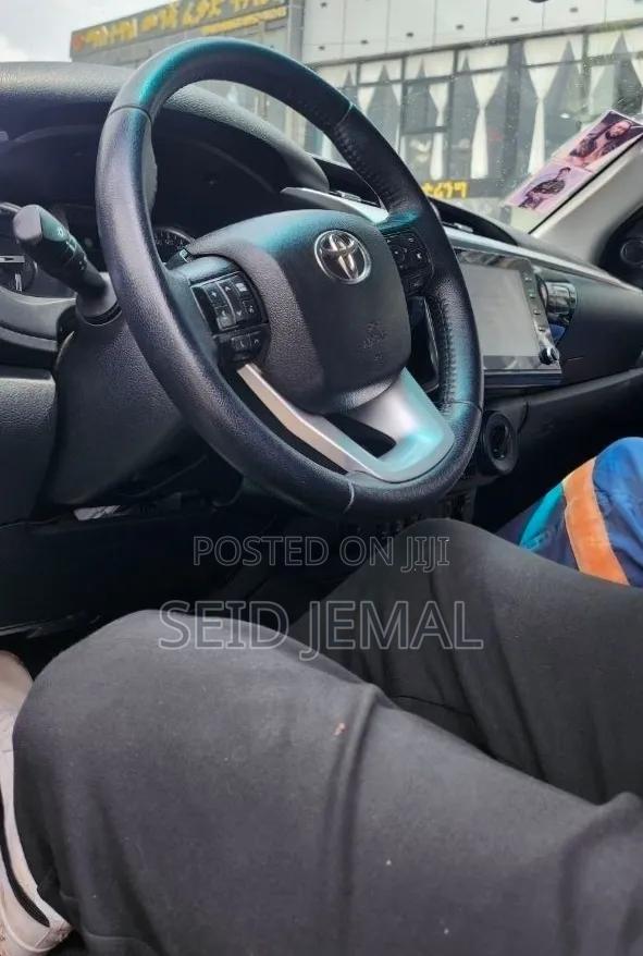 Toyota Hilux 2021 Gray