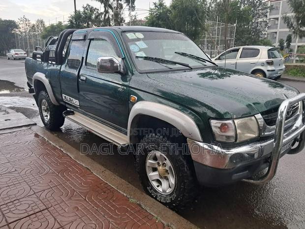 Toyota Hilux 2003 Green