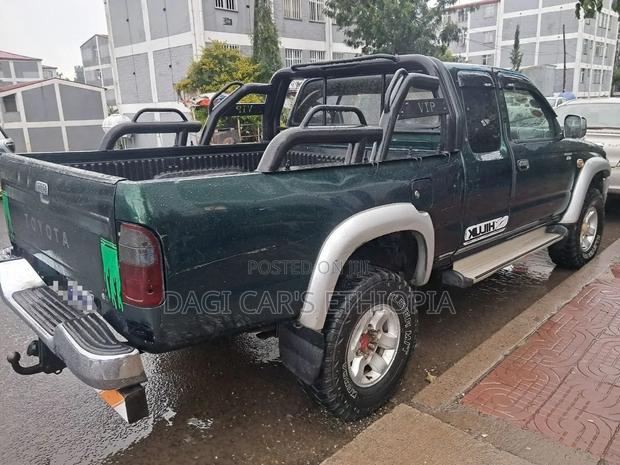 Toyota Hilux 2003 Green