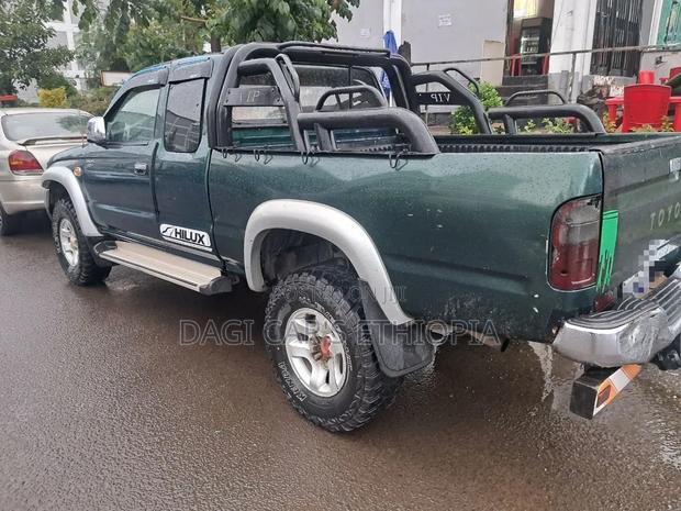 Toyota Hilux 2003 Green