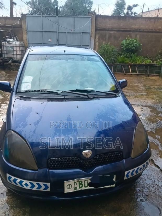 Toyota Vitz 2001 Blue