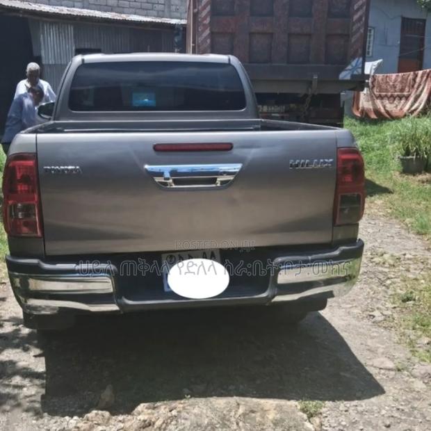 Toyota Hilux 2019 Purple