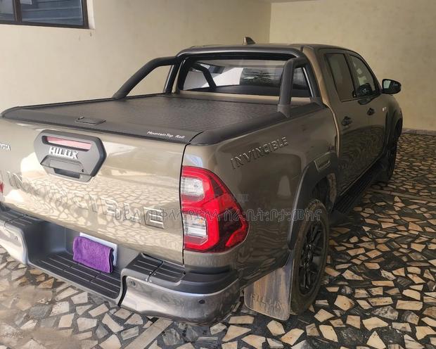 Toyota Hilux 2022 Orange