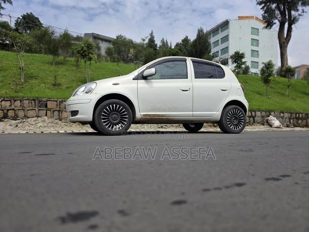 Toyota Vitz 2004 White