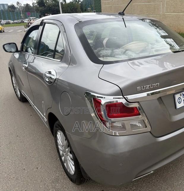 Suzuki Dzire 2022 Silver