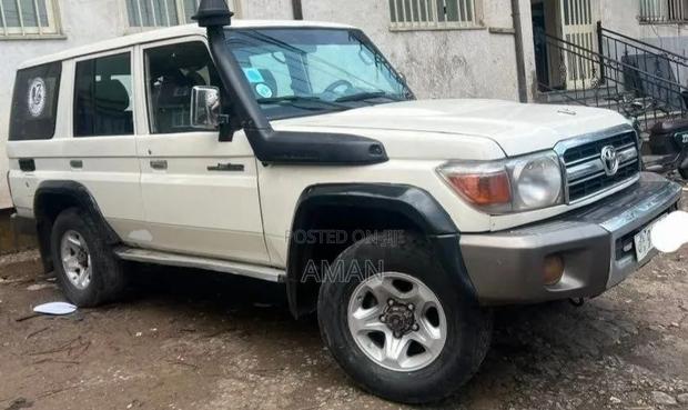Toyota Land Cruiser 2017 White