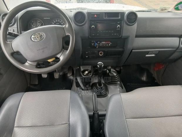 Toyota Land Cruiser 2017 White