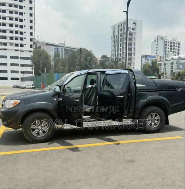 Toyota Hilux 2008 Gray