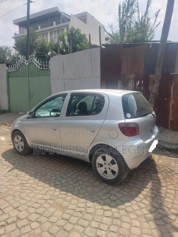 Toyota Vitz 2001 Silver