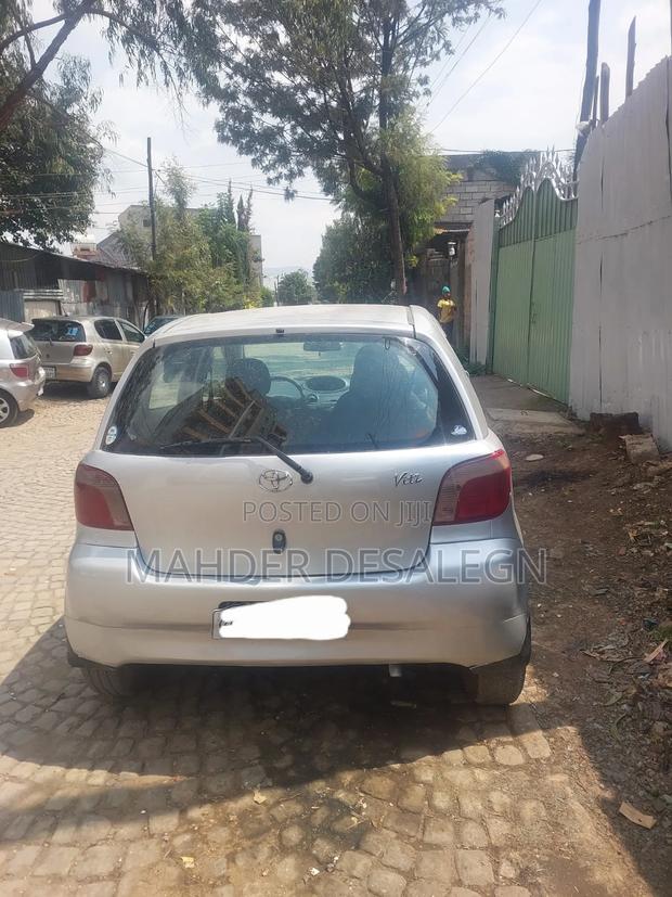 Toyota Vitz 2001 Silver