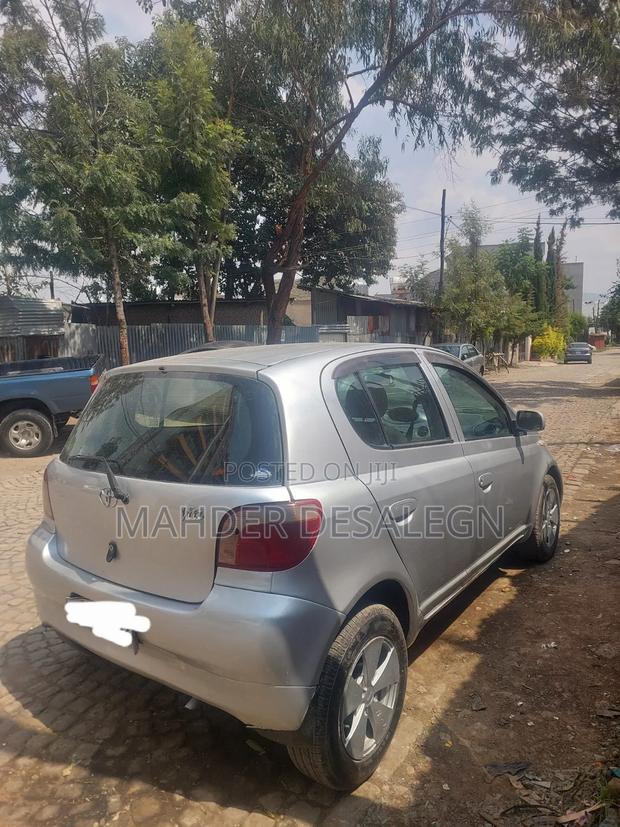 Toyota Vitz 2001 Silver
