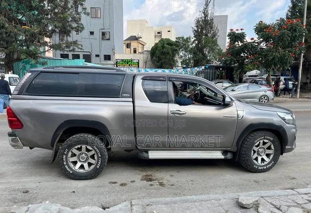 Toyota Hilux 2018 Gray