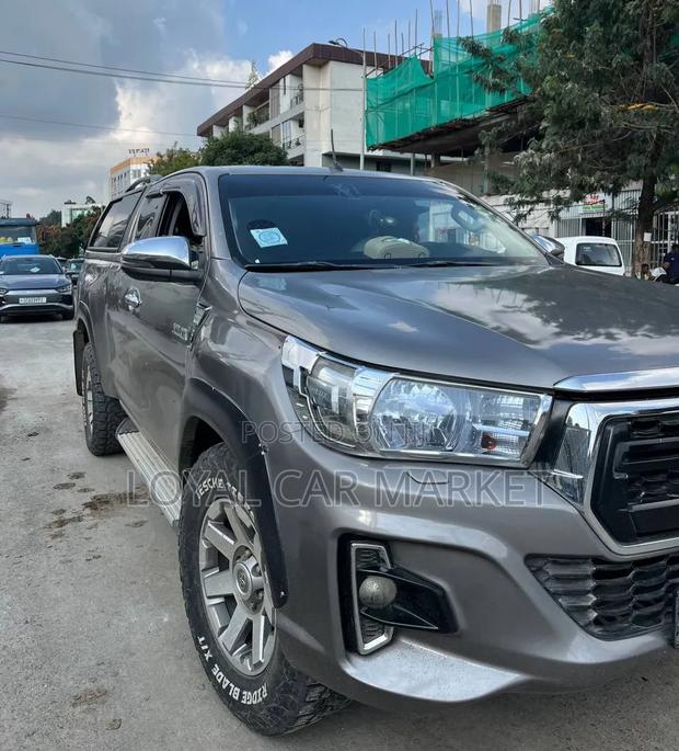 Toyota Hilux 2018 Gray