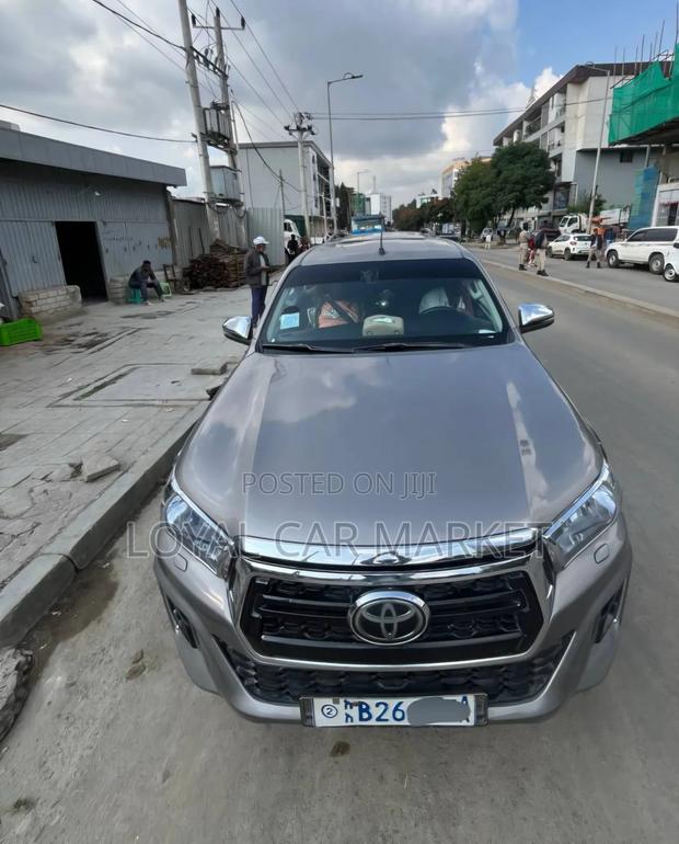Toyota Hilux 2018 Gray