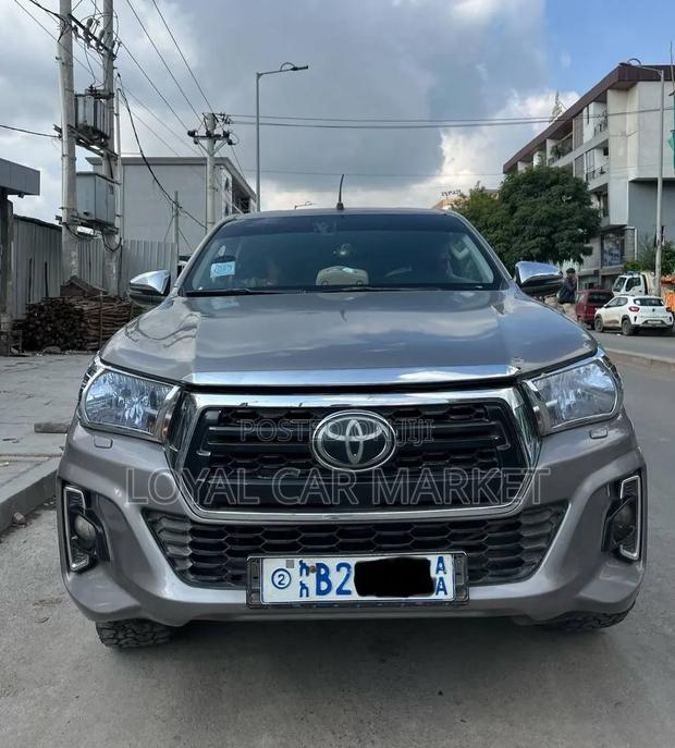 Toyota Hilux 2018 Gray