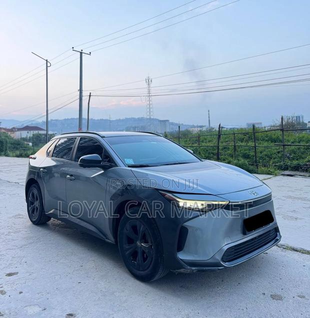 Toyota bZ4X 2024 Gray
