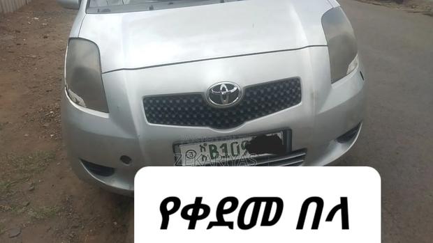 Toyota Yaris 2005 Gray