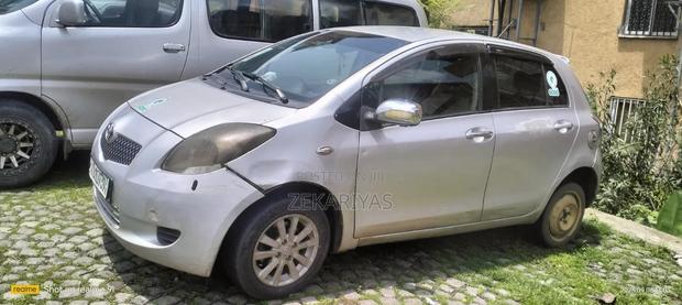 Toyota Yaris 2005 Gray