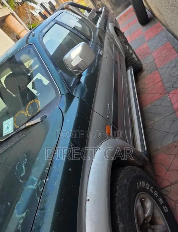 Mitsubishi L200 2000 Green
